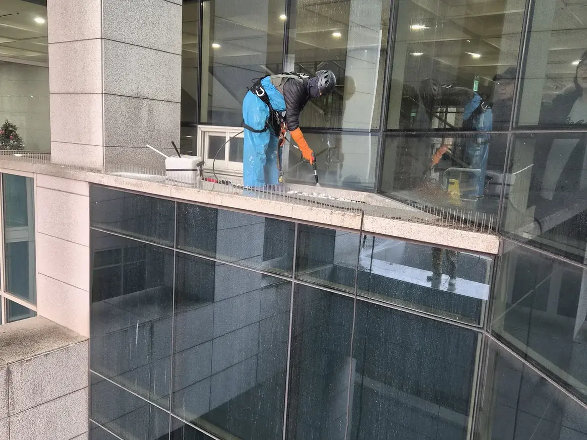 신안군 도초면 건물 복도·대기 동선 야간 위생청소 사례 - 행진크린