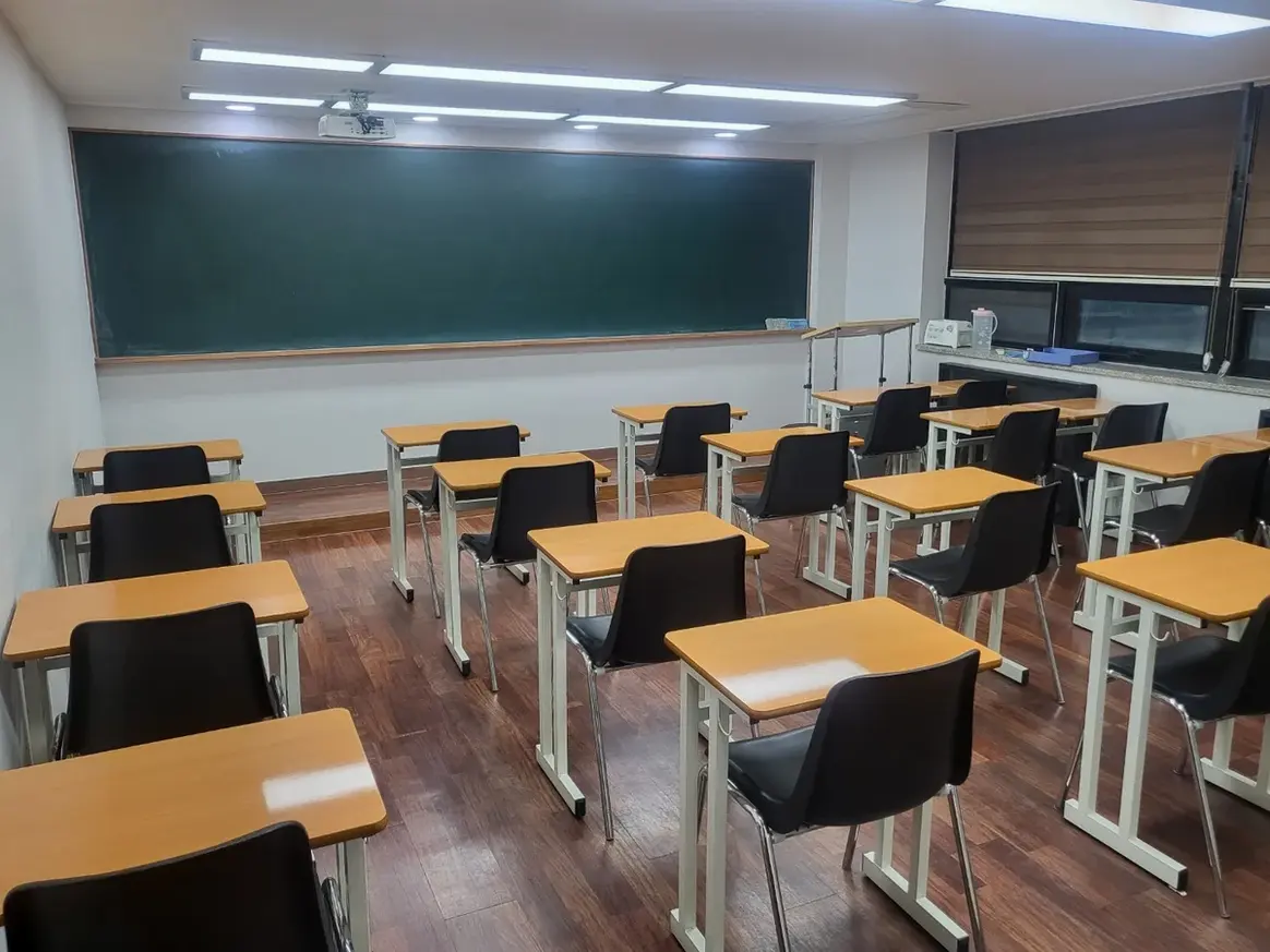 여수시 둔덕동 스터디룸 미팅룸 장비 주변 정밀 위생청소 사례 - 행진크린