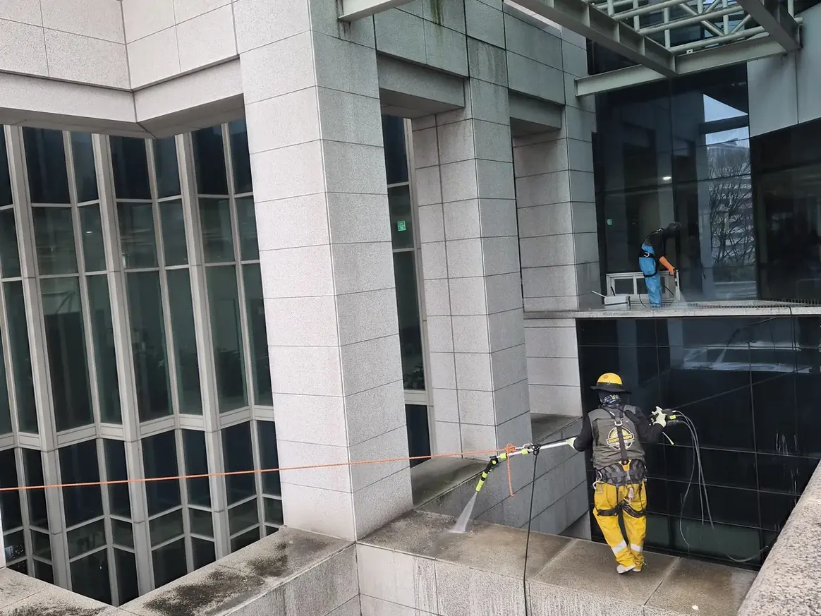 신안군 안좌면 상가건물 옥상 파라펫 장비 주변 정밀 위생청소 사례 - 행진크린