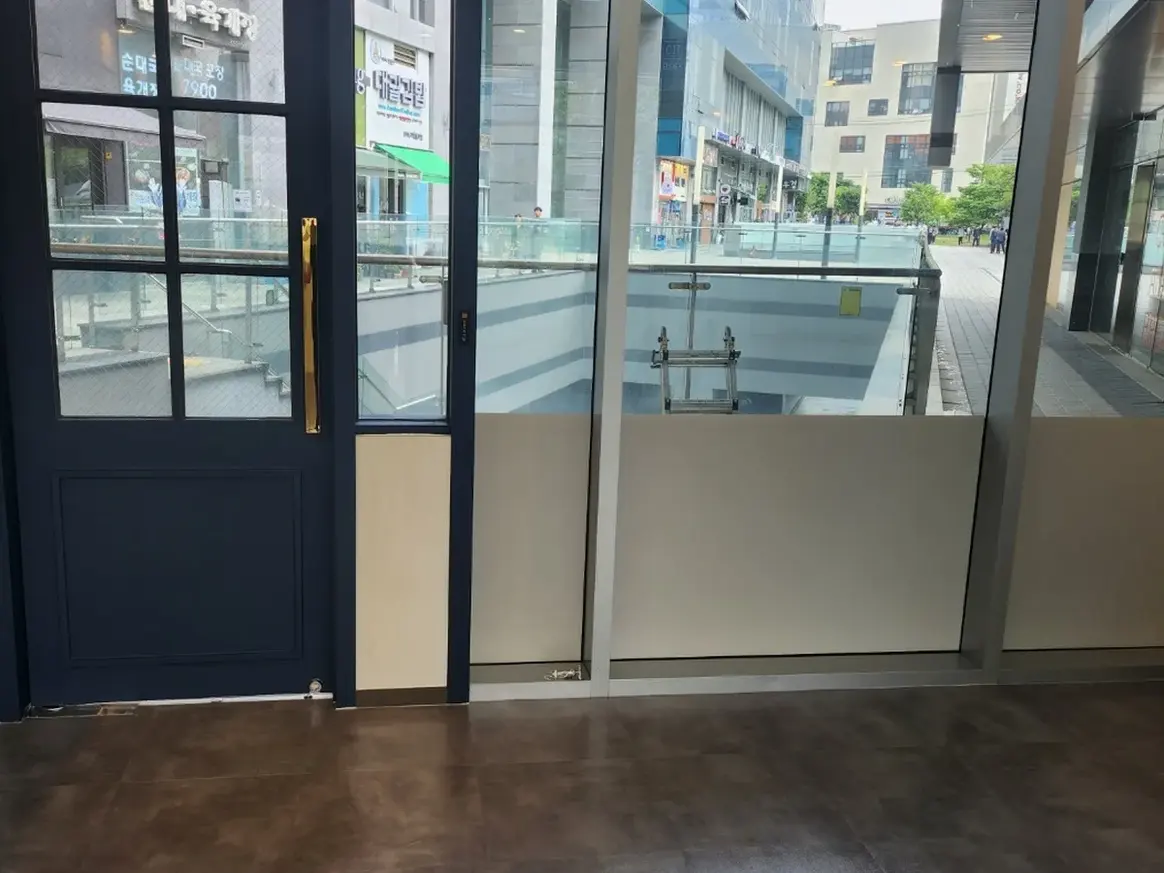 신안군 자은면 현장 출입문·프레임 바닥 위생청소 사례 - 행진크린